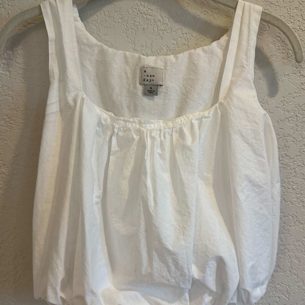 (SAND) Women’s White Bubble Top